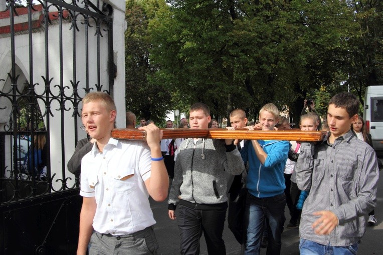 Symbole ŚDM w Krośniewicach