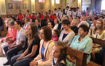 Od 40 lat wszystkie pokolenia Bujakowa mogą sie spotykać w wybudowanym przez mieszkańców kościele parafialnym