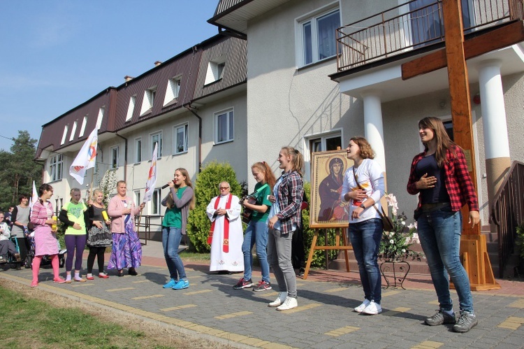 Symbole ŚDM w Mocarzewie