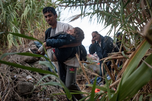 Lesbos. Rodziny, policja, mafia