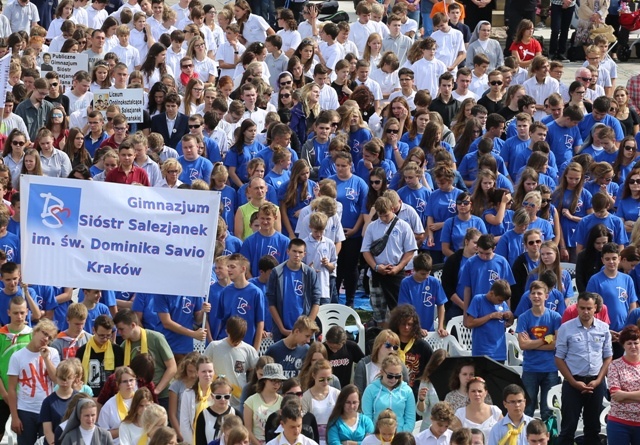 Salezjańscy uczniowie na 200. urodzinach ks. Bosko na Jasnej Górze