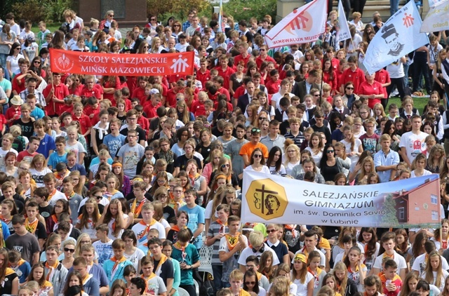 Salezjańscy uczniowie na 200. urodzinach ks. Bosko na Jasnej Górze