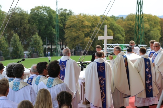 Salezjańscy uczniowie na 200. urodzinach ks. Bosko na Jasnej Górze