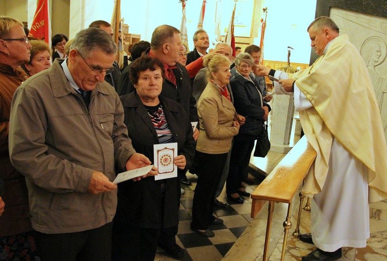 Blisko 30 osób wstąpiło wczoraj w szeregi Arcybractwa Straży Honorowej NSPJ