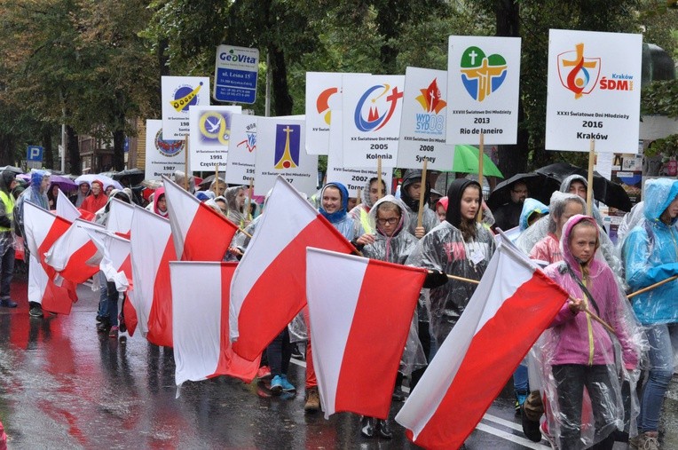 Przemarsz ulicami Krynicy