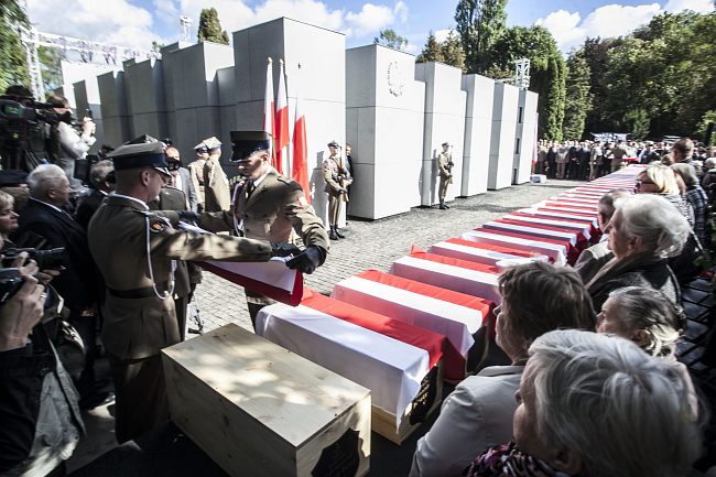 Cześć i chwała bohaterom