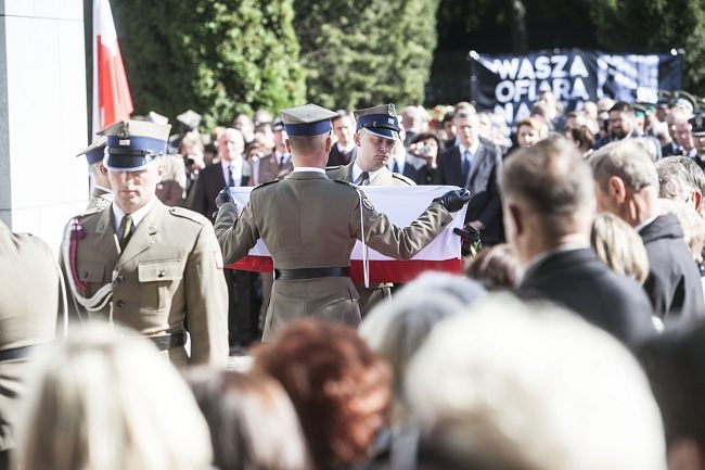 Cześć i chwała bohaterom