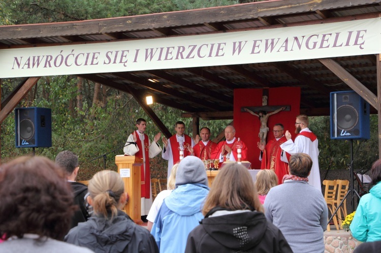 Pielgrzymka katechetów i nauczycieli do Chrust