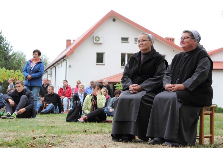 Pielgrzymka katechetów i nauczycieli do Chrust