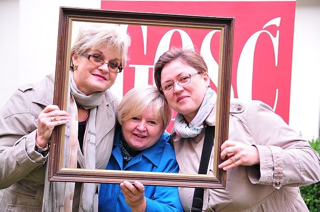 Zdjęcie z „Gościem” i proboszczem
