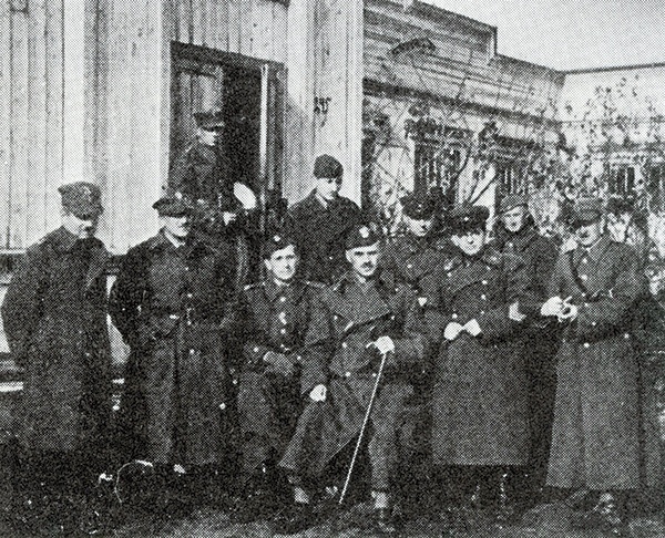 Główna baza tworzącej się polskiej armii w Związku Sowieckim znajdowała w Buzułuku w obwodzie orenburskim. Na zdjęciu gen. Władysław Anders wraz ze sztabem 