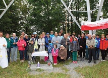  Obecnie pod krzyż pielgrzymują przedstawiciele już kilku  wałbrzyskich parafii 