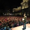  „Lekcje śpiewania” przyciągają na krakowski Rynek Główny tysiące ludzi