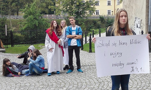 Zwieńczeniem oazy modlitwy była niedzielna ewangelizacja na ulicach Lidzbarka Warmińskiego