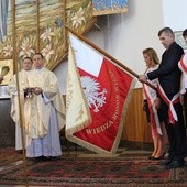 Sztandar poświęcił bp Henryk Tomasik