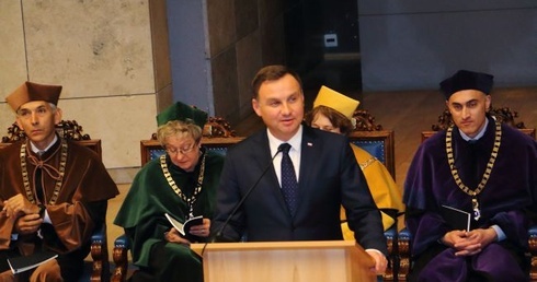 Duda: Nie ma wolności bez nauki
