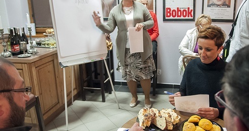 Koncerty, spektakle i... jabłka w miodzie