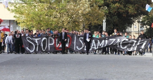 Krytycznie o imigrantach