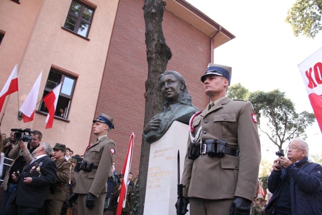 Pomnik "Inki" stanął na Woli