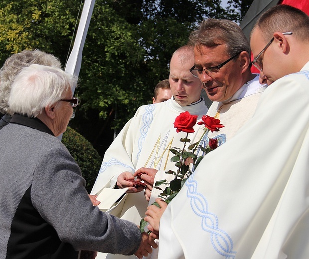 Żywy Różaniec w Rokitnie