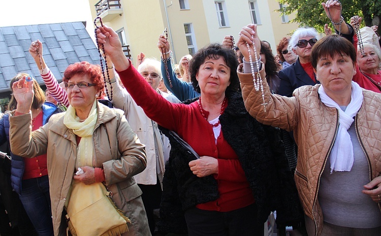 Żywy Różaniec w Rokitnie