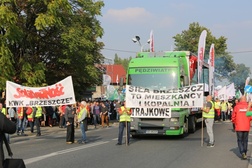 Górnicy śląskich kopalń i mieszkńcy manifestowali dziś w Brzeszczach