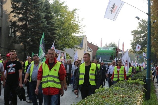 Manifestacja górników pod kopalnią "Brzeszcze"