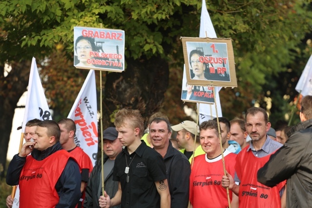 Manifestacja górników pod kopalnią "Brzeszcze"