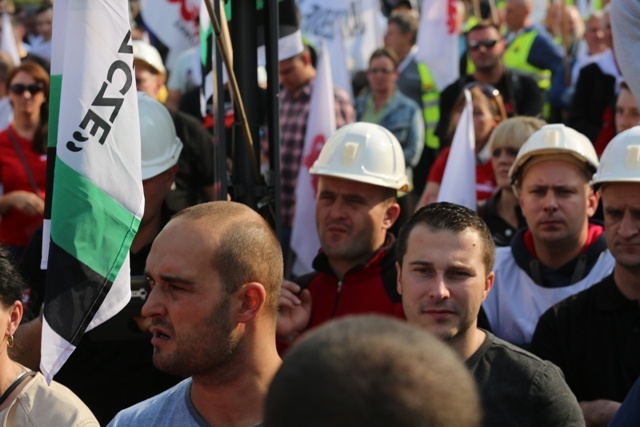 Manifestacja górników pod kopalnią "Brzeszcze"