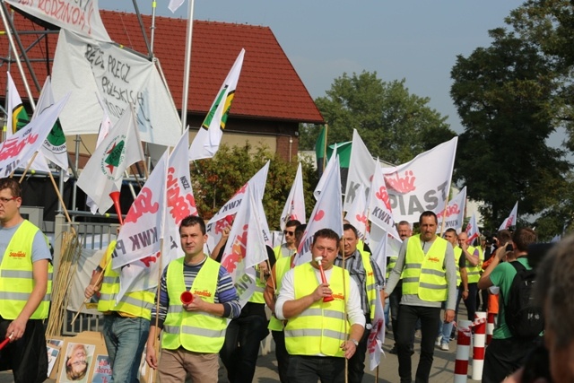 Manifestacja górników pod kopalnią "Brzeszcze"