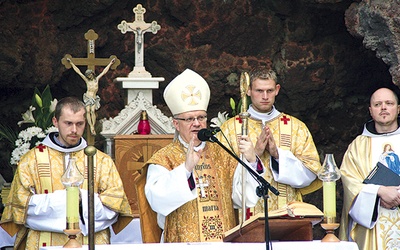  Ordynariusz przewodniczył Mszy św. kończącej prudnickie obchody 
