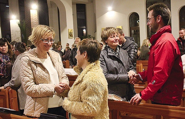 Na spotkaniu w Szkole Ewangelizacji Cyryl i Metody jego uczestnicy w dwójkach deklarowali, że chcą oddać Jezusowi całe swoje życie