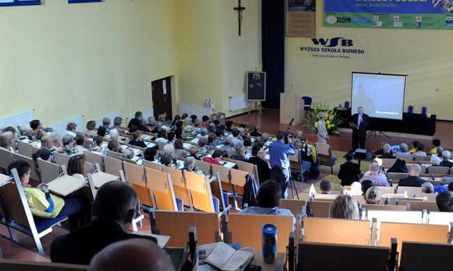 Jak i w poprzednich latach, konferencja odbędzie się w auli głównej Wyższej Szkoły Biznesu im. bp. Jana Chrapka