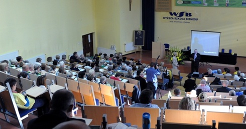 Jak i w poprzednich latach, konferencja odbędzie się w auli głównej Wyższej Szkoły Biznesu im. bp. Jana Chrapka