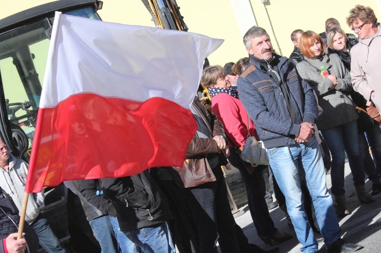 Pikieta rolników przed urzędem wojewódzkim