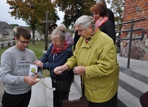 Budują żywy pomnik