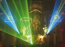 Laserowy spektakl o papieżu zaprezentowano w skoczowskim kościele 