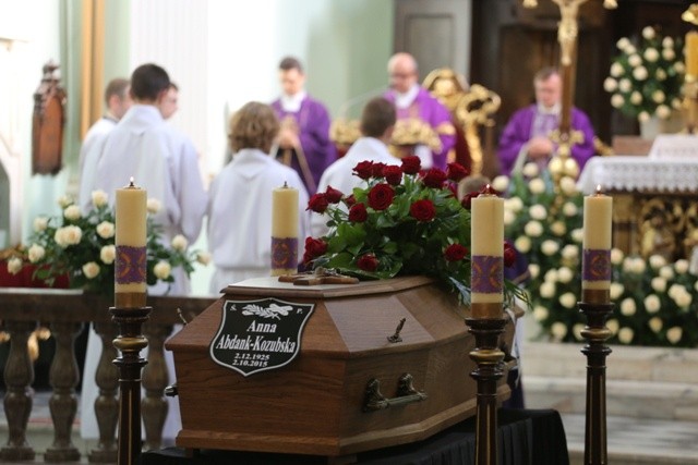 Ostatnie pożegnanie śp. Anny Abdank-Kozubskiej w kościele św. Marii Magdaleny w Cieszynie