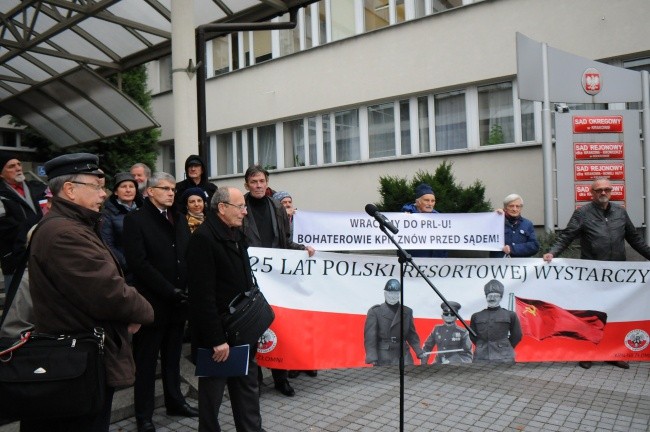 Pikieta KPN przed sądem