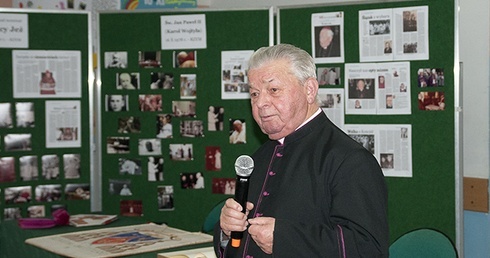 Święty papież i biskup uśmiechu