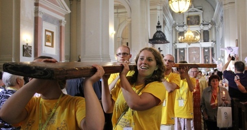 Krzyż to pytanie: dokąd idziemy?