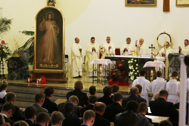 Eucharystia z bierzmowaniem w kościele św. Jana Sarkandra w Marklowicach