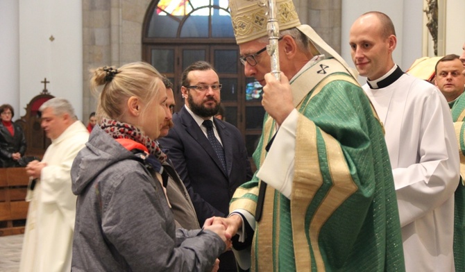 Świadkowie miażdżenia człowieka cierpieniem