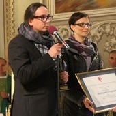 Krzysztof Łyżwiński, prezes Stowarzyszenia "Budujemy Przystań", dziękował za przyznaną nagrodę i wyróżnienie