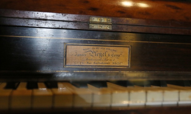 Pianino sygnowane przez Chopina trafiło do Polski