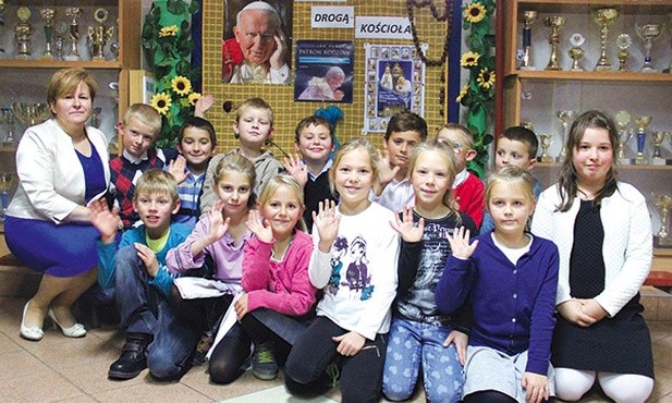  Teresa Kwiatkowska jest liderką duszpasterstwa nauczycieli i wychowawczynią klasy II