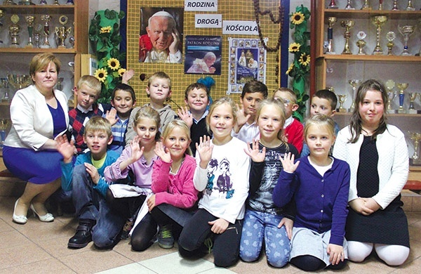  Teresa Kwiatkowska jest liderką duszpasterstwa nauczycieli i wychowawczynią klasy II