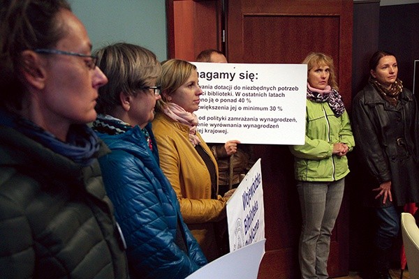 Protestujący w gabinecie marszałka województwa opolskiego