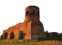 Zamek w Kole nad rzeką Wartą. Kazimierz Wielki zasłynął jako budowniczy zamków strzegących granic. Wiele z nich zachowało się do naszych czasów, choć często w ruinie