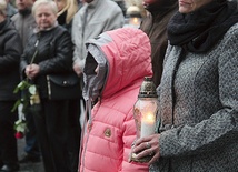  W pierwszą rocznicę tragedii rodziny zebrały się, by uczcić pamięć zmarłych